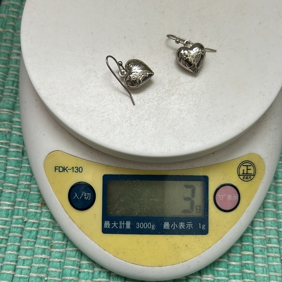 🖤NEW💕Puffy heart earrings - Picture 7 of 9